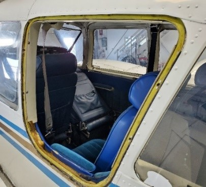 Picture 2 – Emergency exit window removed (Source: TSB A19Q0091)